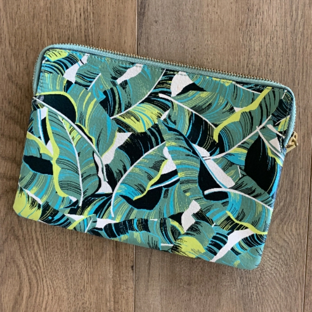 GAP Palm Clutch Bag